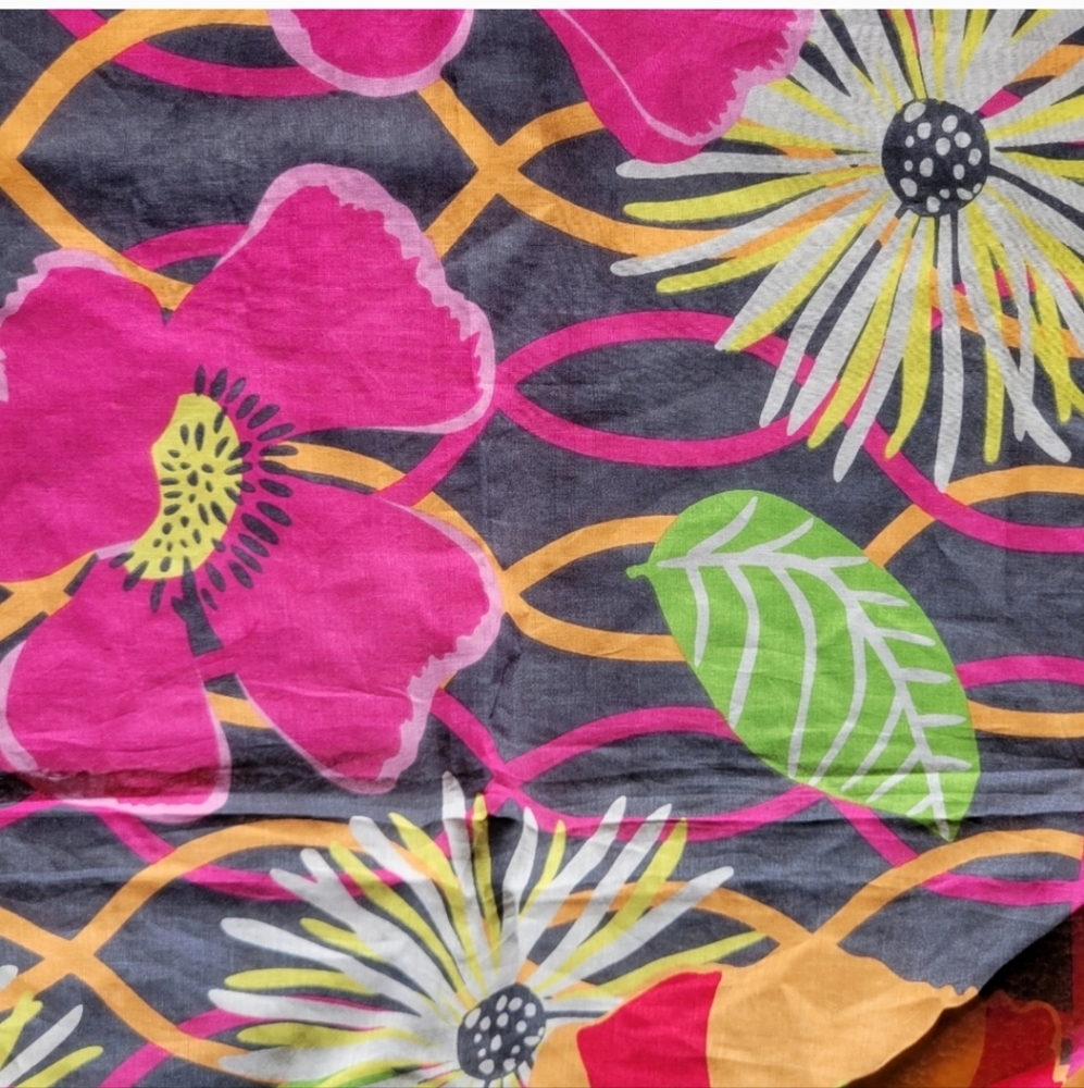 Vera Bradley Large Floral Scarf Sarong ~ Retired Jazzy Blooms ~Bright & Colorful - Picture 9 of 14